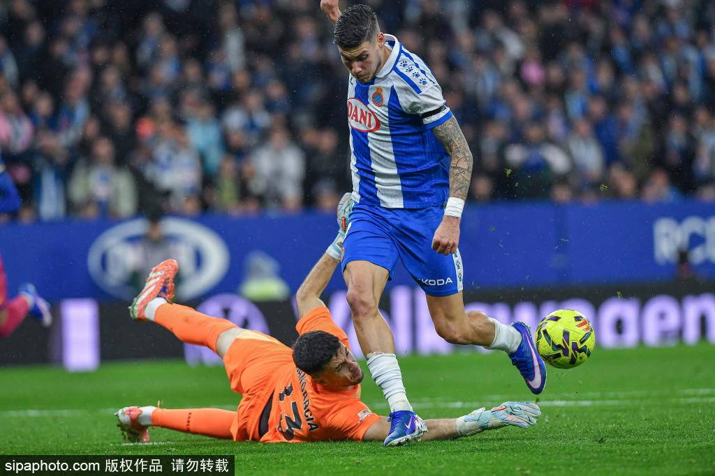 皇家社会 - 巴塞罗那：西甲第20轮阿诺埃塔大战，比赛时间与电视观赛全攻略